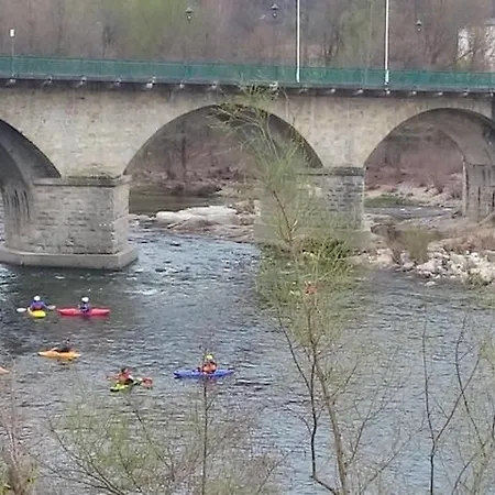 Au Bord De L'Eau